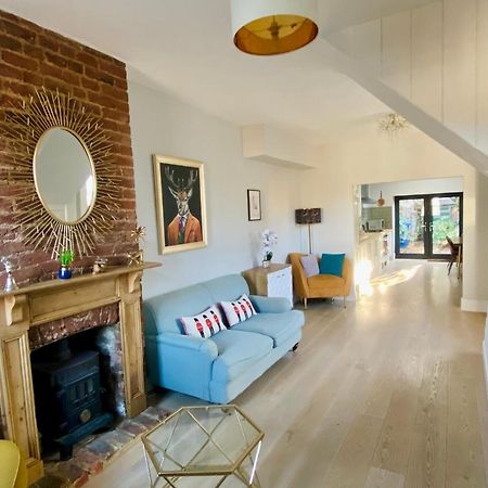 Delightful 2 Bedroom House Central Windsor Exterior photo
