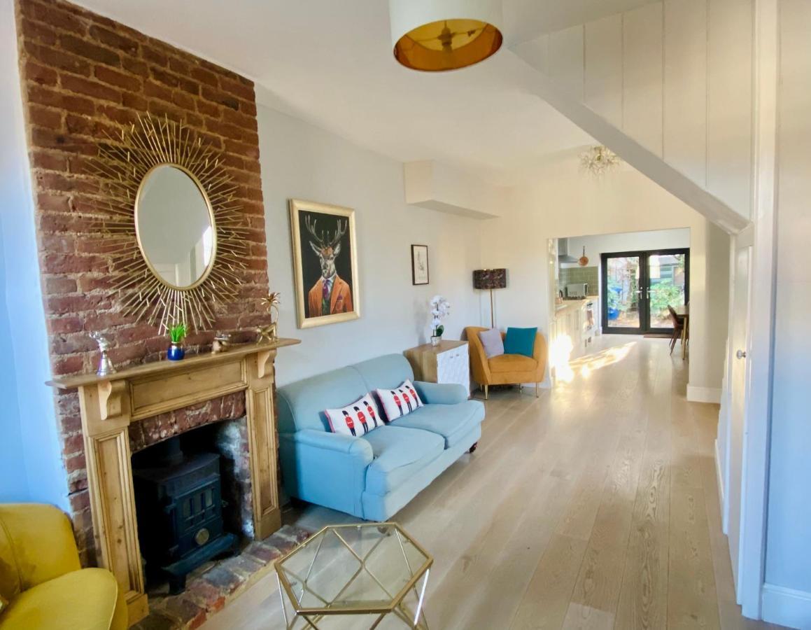 Delightful 2 Bedroom House Central Windsor Exterior photo
